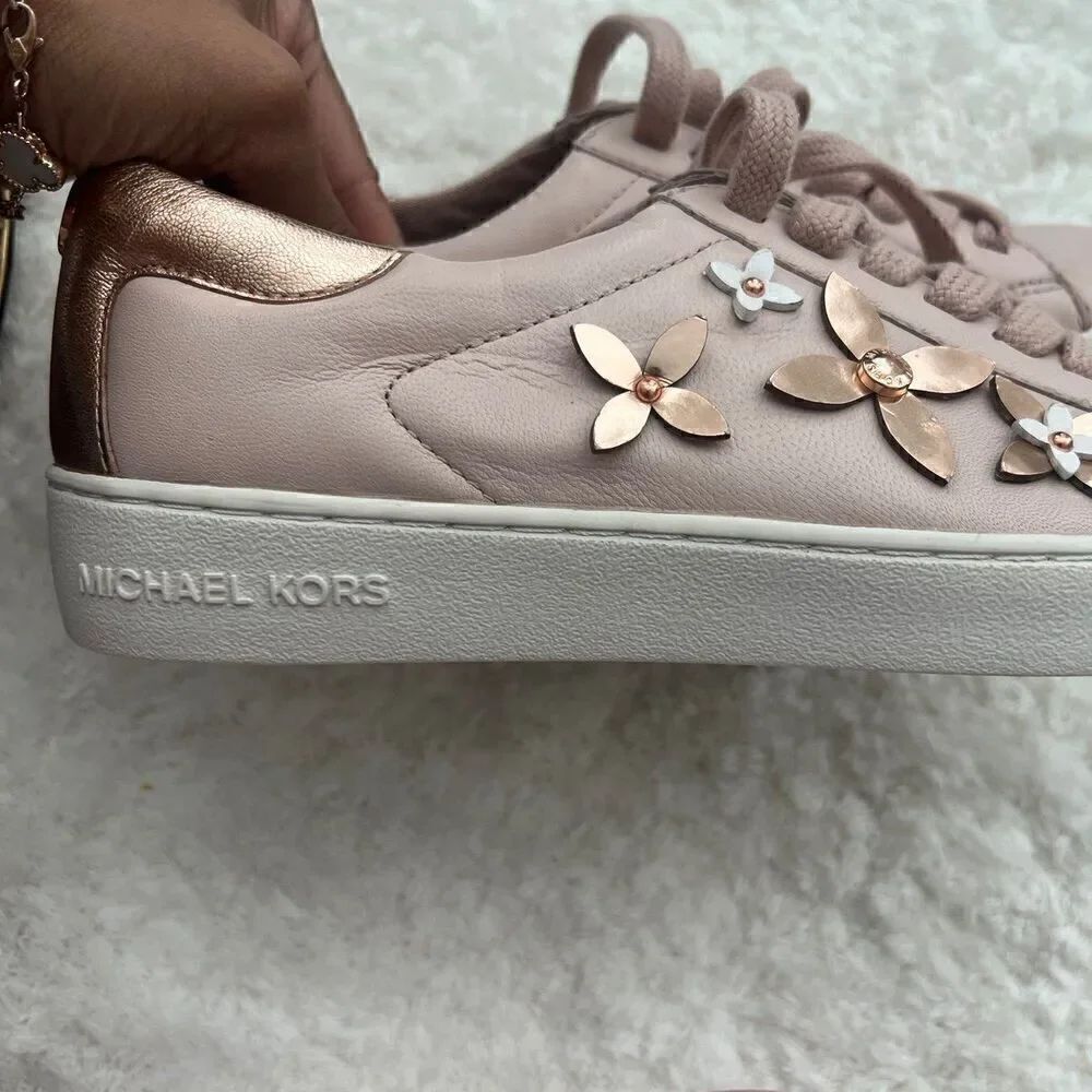NWT Michael Kors MK Lola Sneaker Rose Gold 3D Flowers Soft Pink size 37/7 - Picture 2 of 7